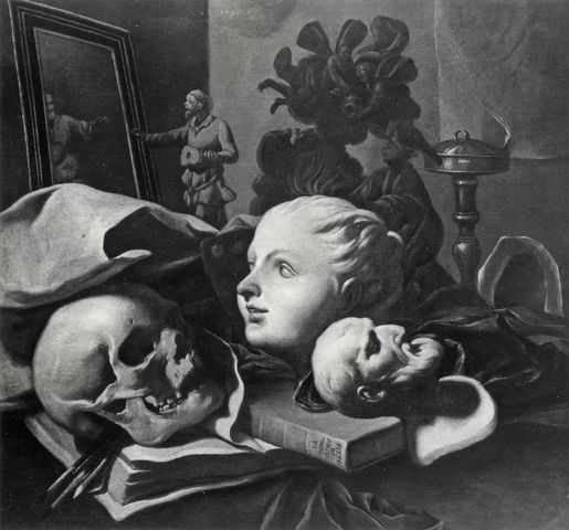 Anonimo — Autore non indicato - sec. XVII/ XVIII - Natura morta con libri, teste scolpite, statuette, specchio e teschio — insieme